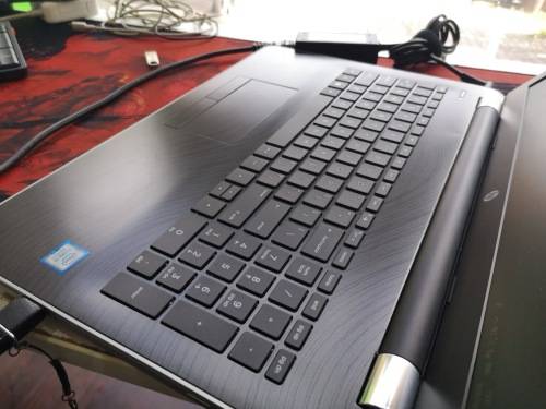 Beautiful 8th GEN i5 HP DESIGN**HP 15BS105*i5-8250U*4GB*1000GB HDD*WARRANTY 2019*